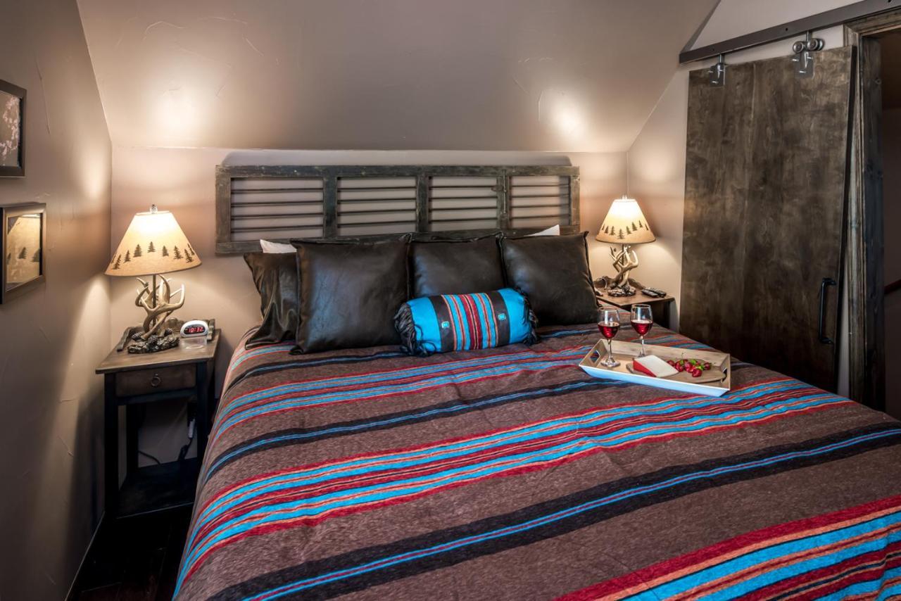 Fifth Dimension, 2 Bedrooms, Wifi, Hot Tub, Game Table, Grill, Sleeps 4 루이도소 외부 사진